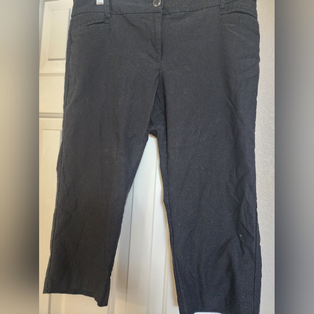 Soho black capri 14